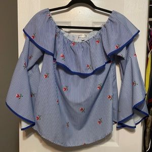 Blouse off the shoulders